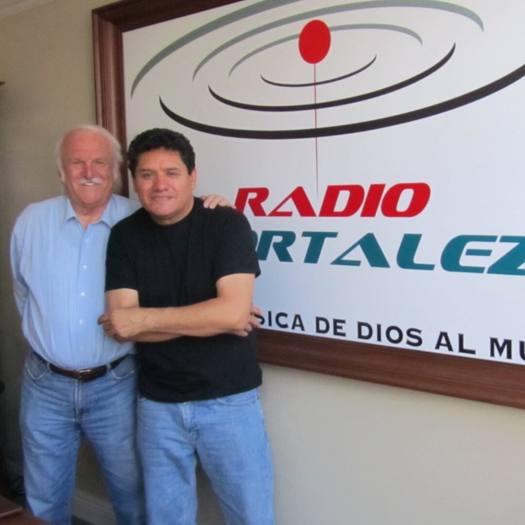 AH participa en prgramas de radio y TV en CA